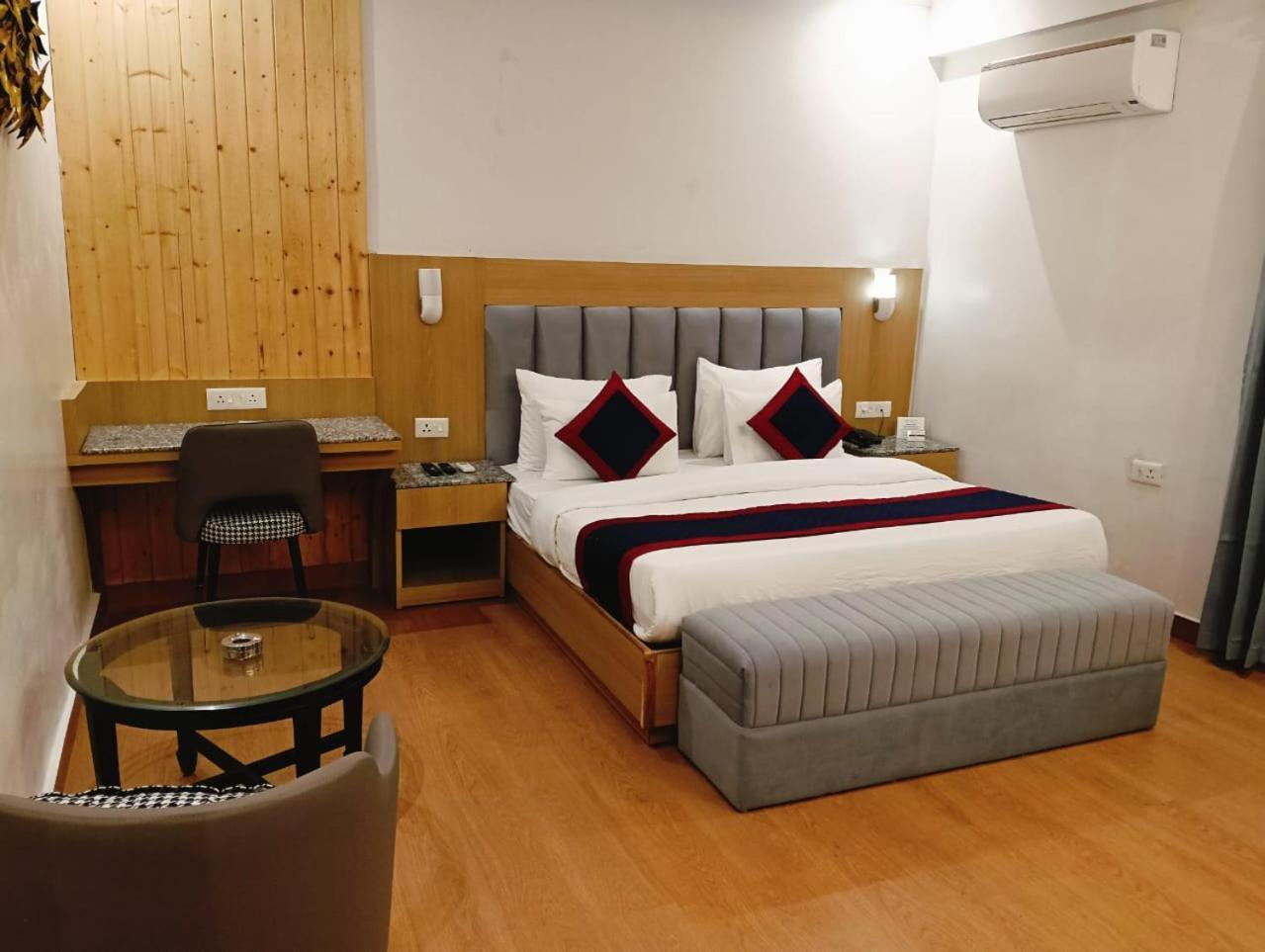 Grand Legacy Beacon, Dehradun Hotel Buitenkant foto