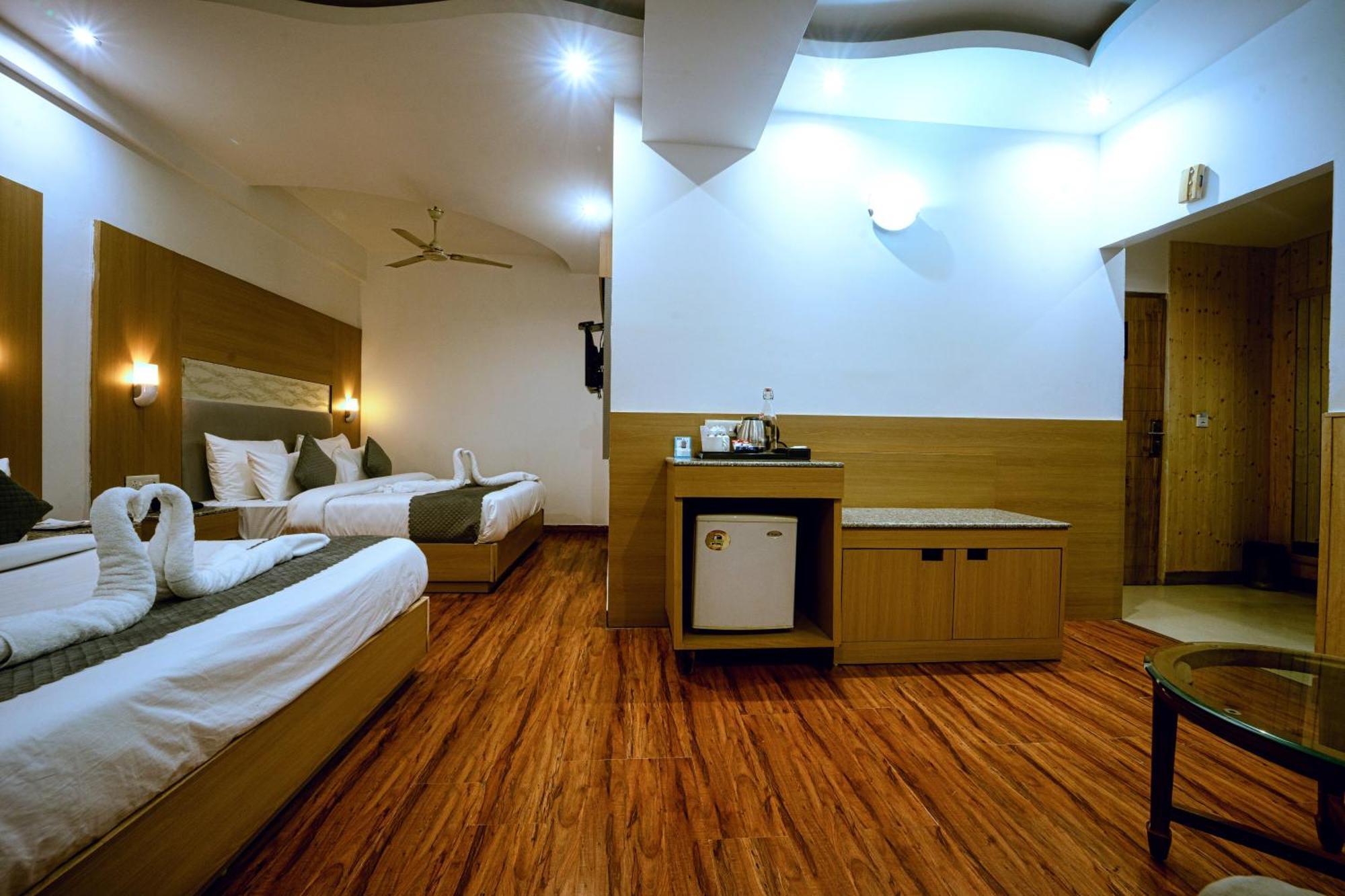 Grand Legacy Beacon, Dehradun Hotel Buitenkant foto