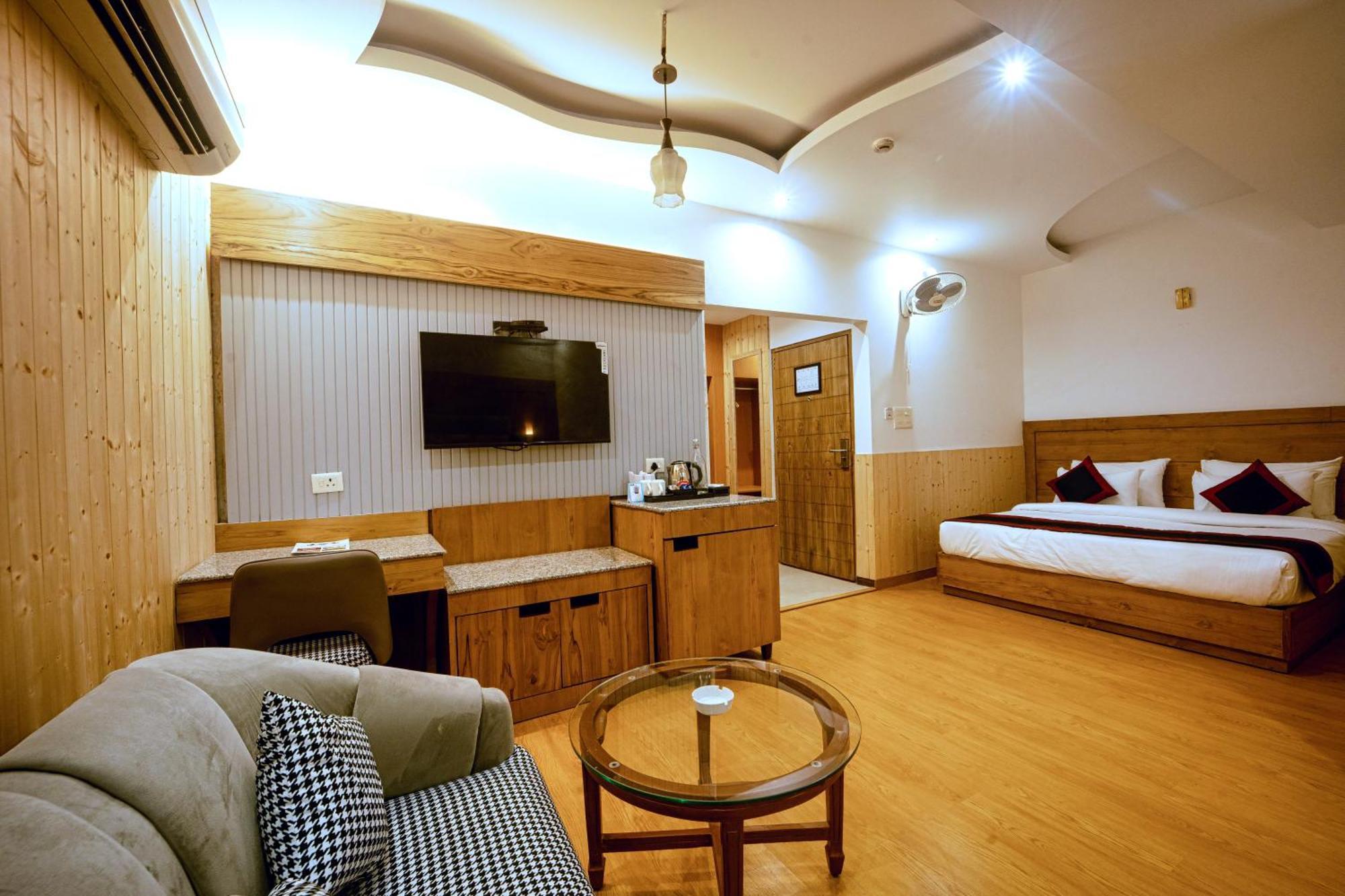 Grand Legacy Beacon, Dehradun Hotel Buitenkant foto