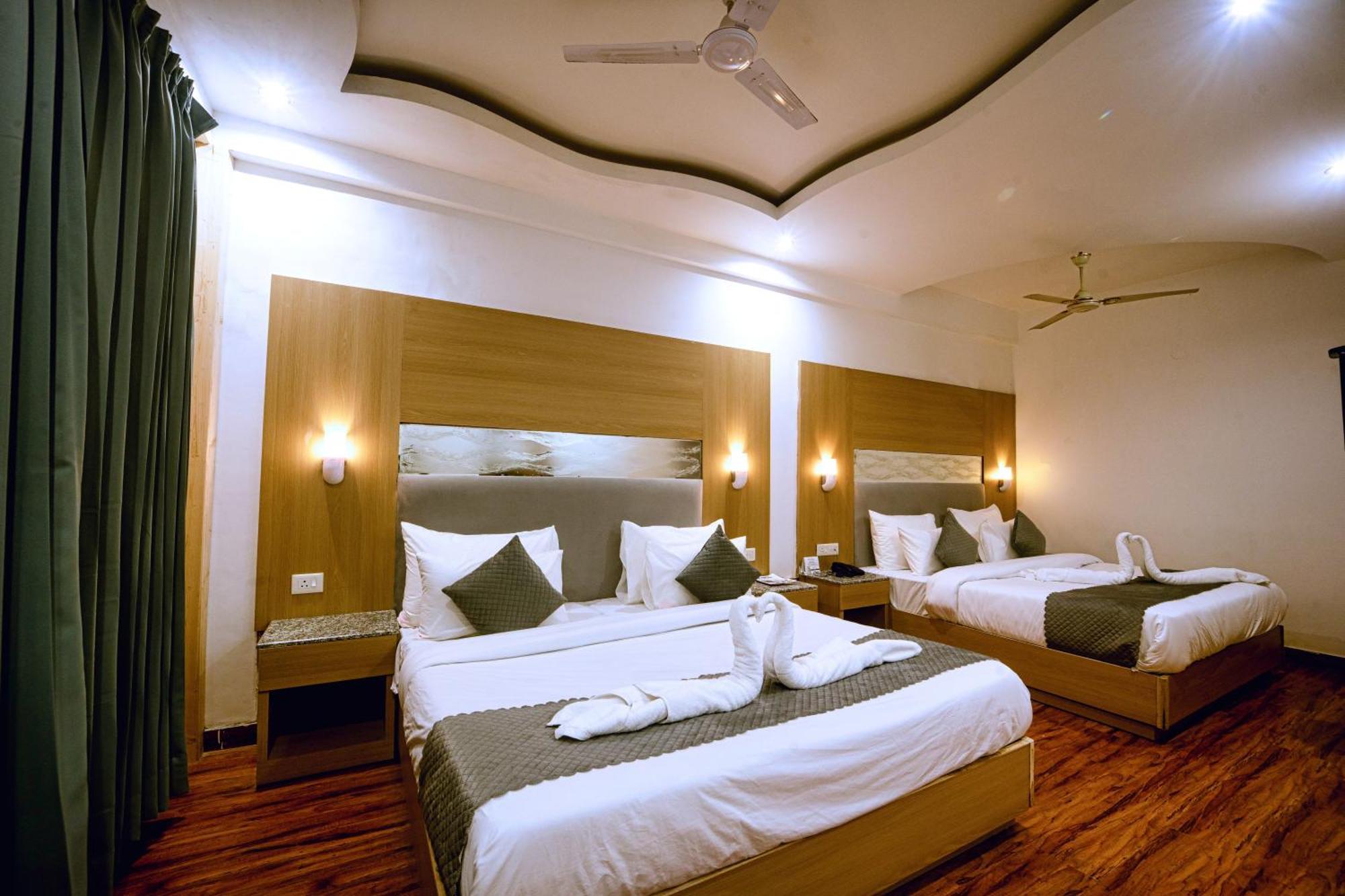 Grand Legacy Beacon, Dehradun Hotel Buitenkant foto
