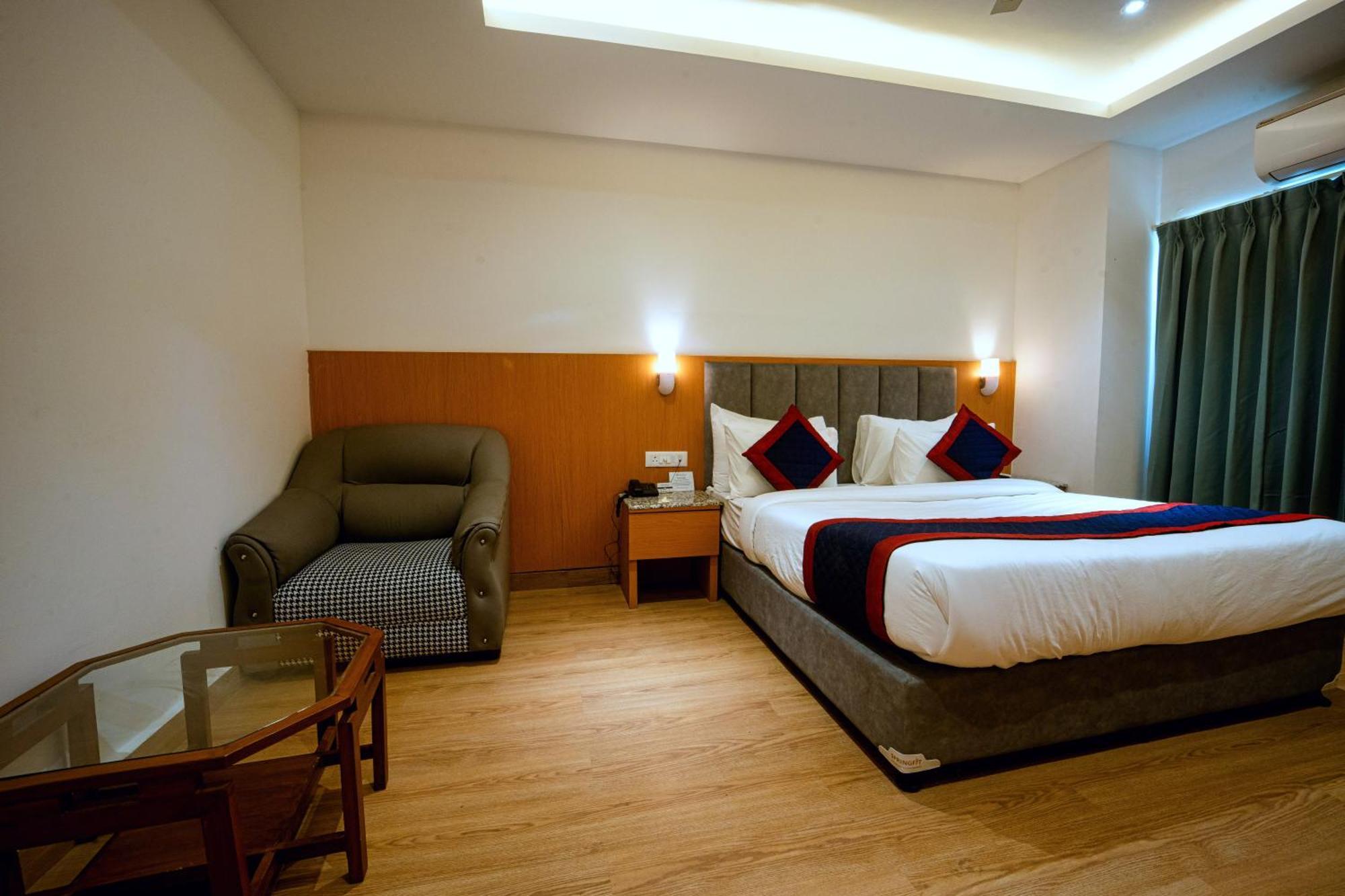 Grand Legacy Beacon, Dehradun Hotel Buitenkant foto