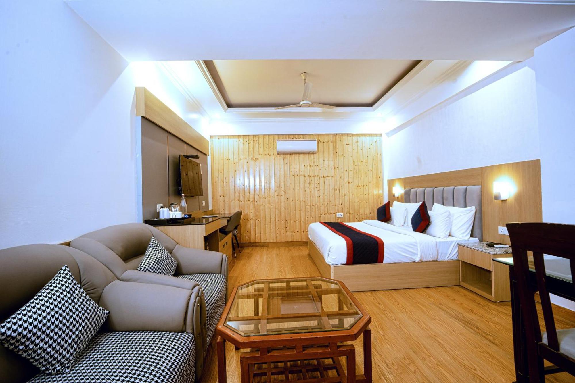 Grand Legacy Beacon, Dehradun Hotel Buitenkant foto