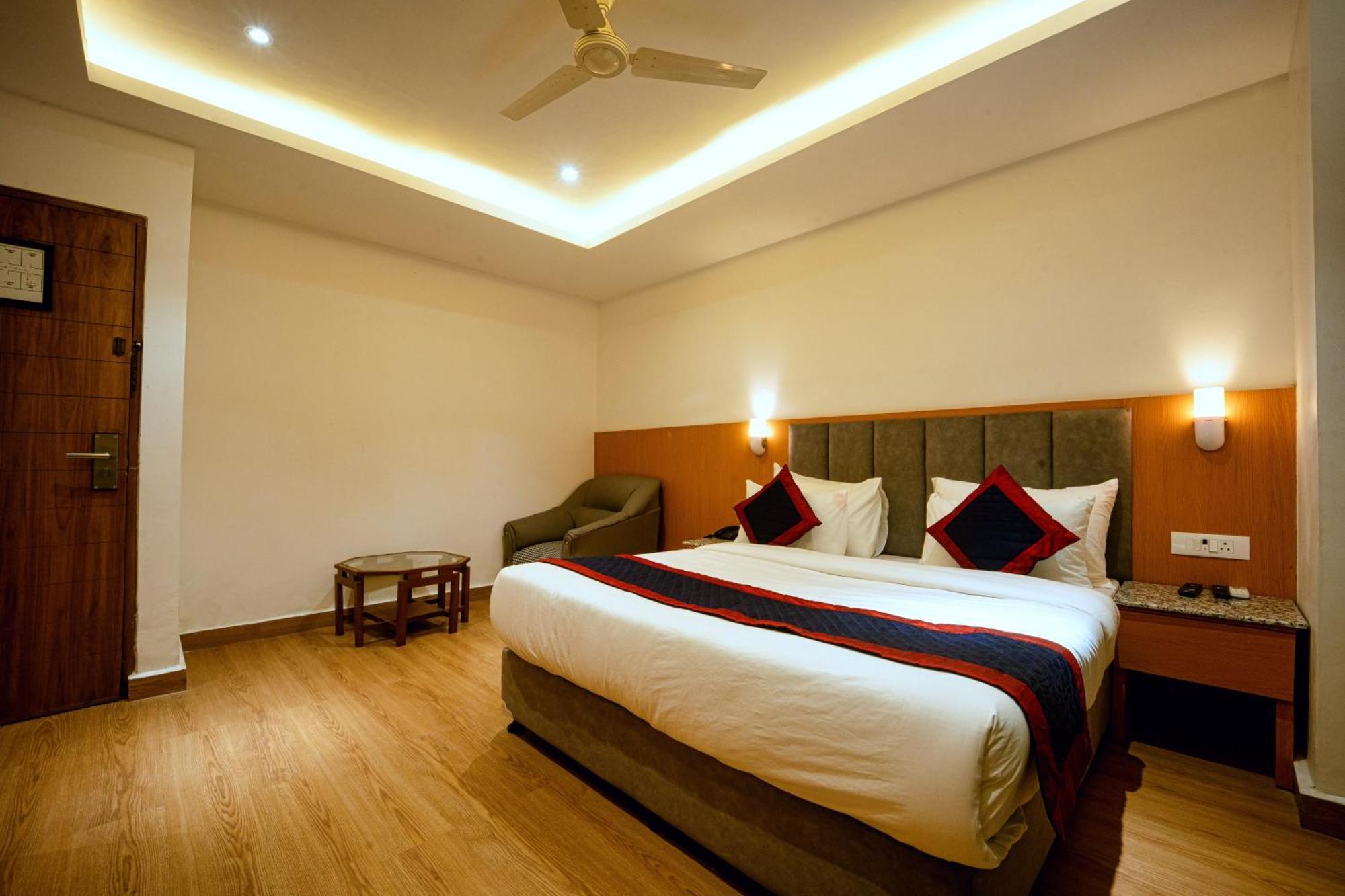 Grand Legacy Beacon, Dehradun Hotel Buitenkant foto