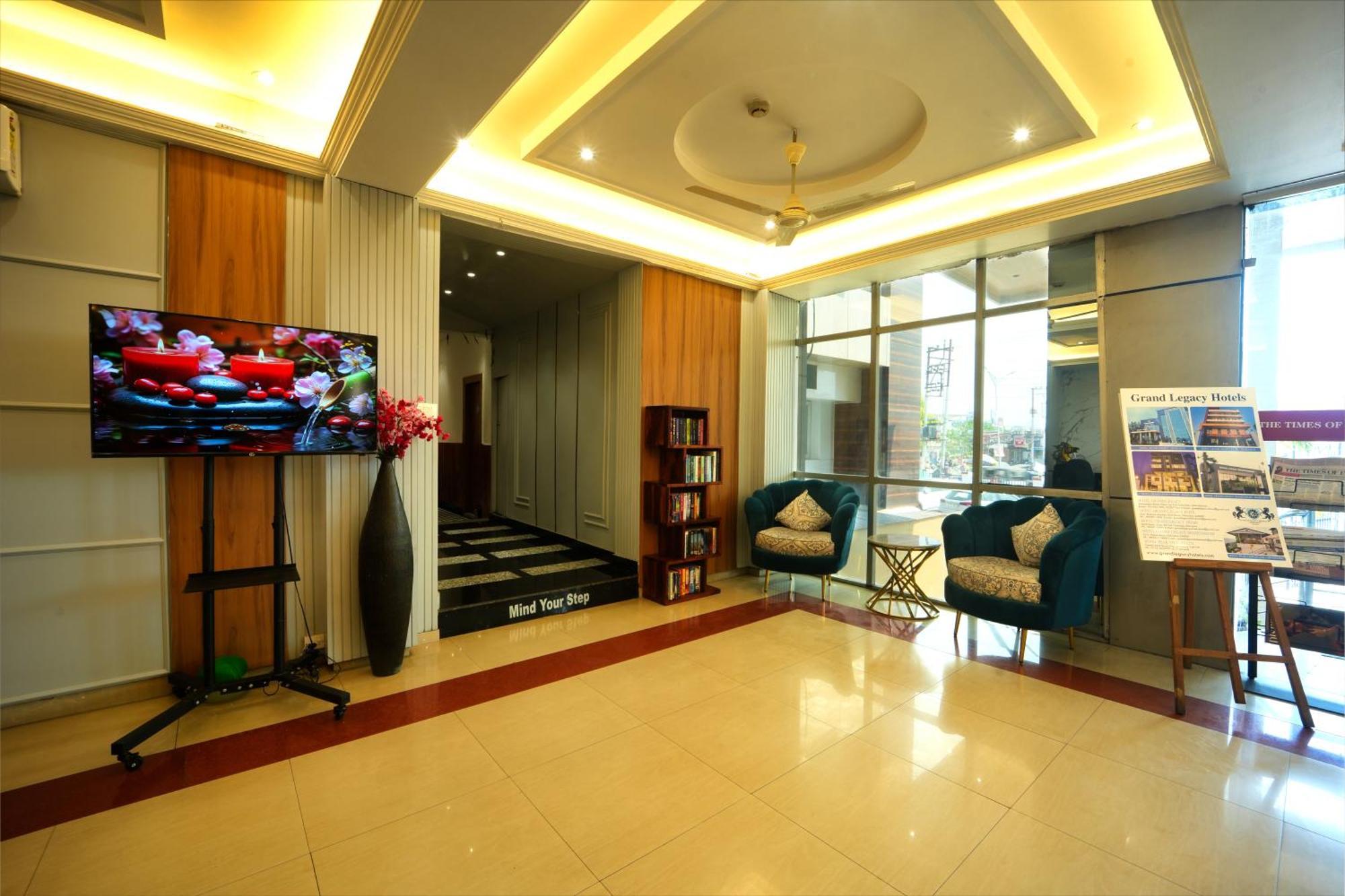 Grand Legacy Beacon, Dehradun Hotel Buitenkant foto