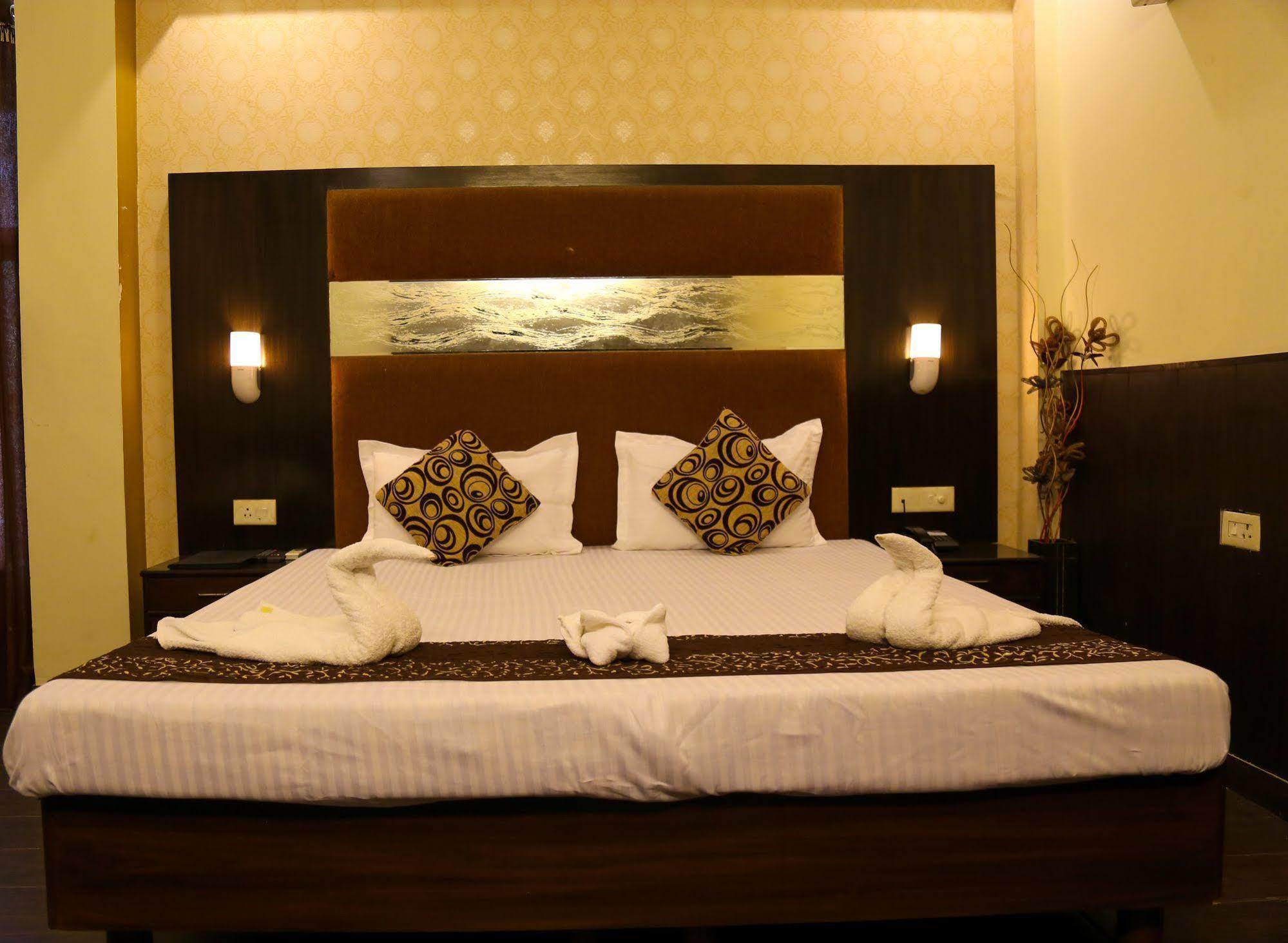 Grand Legacy Beacon, Dehradun Hotel Buitenkant foto