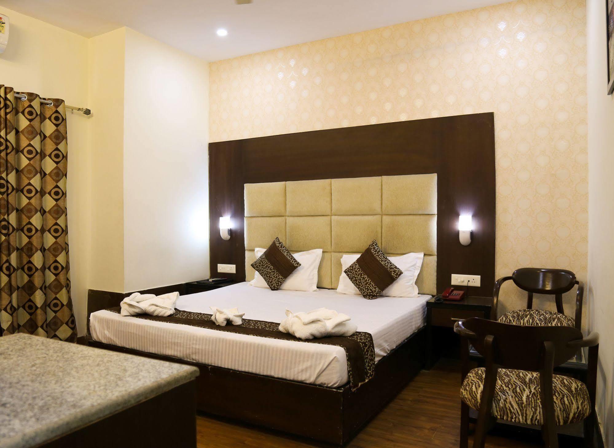 Grand Legacy Beacon, Dehradun Hotel Buitenkant foto