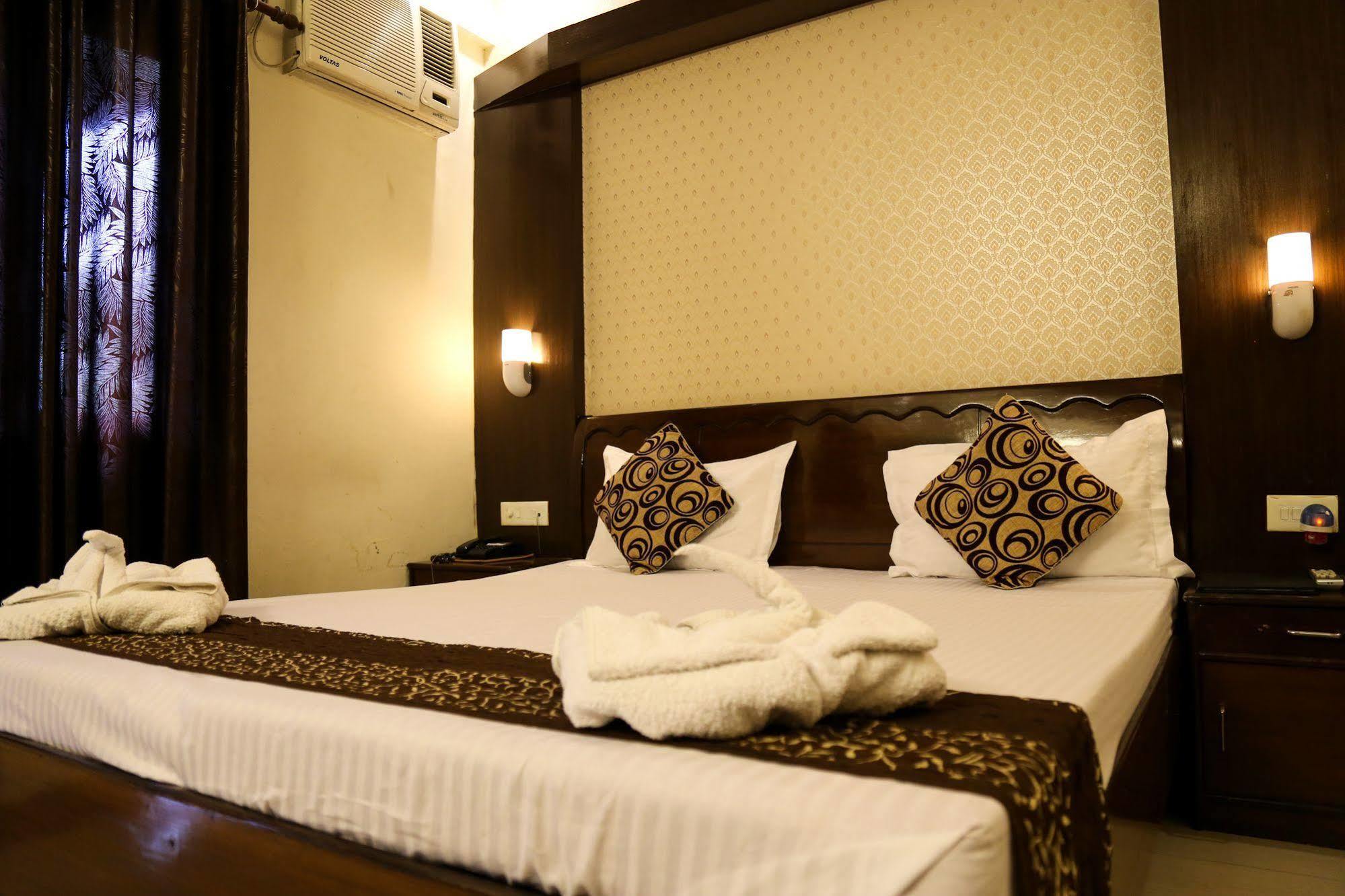 Grand Legacy Beacon, Dehradun Hotel Buitenkant foto